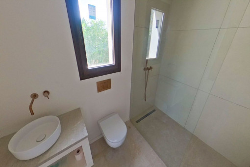 The villa offers 4 bathrooms