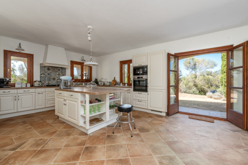 Large country style kitchen