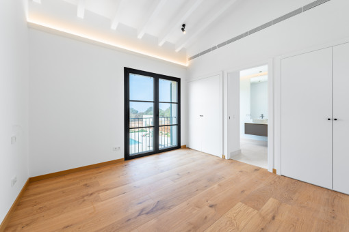 Bedroom with en suite bathroom