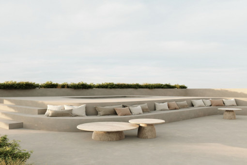 Sitting area close to the jacuzzi on the rooftop