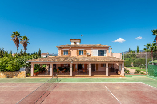 Façade and tennis court