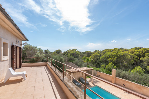 View from the upper terrace to the pool