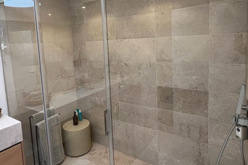 Shower with natural stone tiles