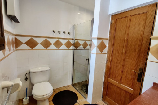 One of 3 bathrooms