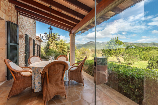 Covered terrace with outdoor dining area