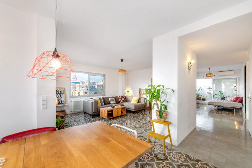 Beautiful living and dining area