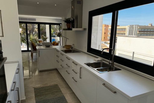 Fully fitted kitchen