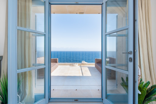 Terrace with superb sea views