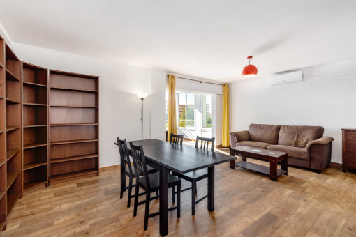 Spacious living and dining area