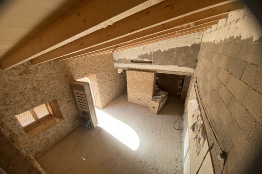 High ceilings and wooden beams