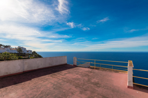 Roof terrace with sea views