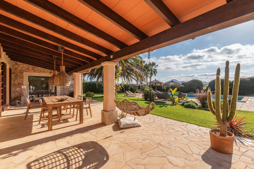 Covered terrace with mountain views