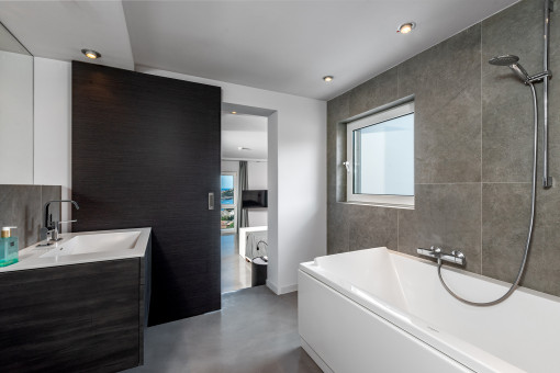 Bathroom with bathtub