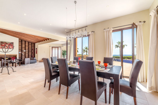 Lightflooded dining area with terrace access