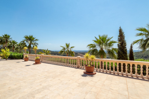 Terrace with views over the landscape