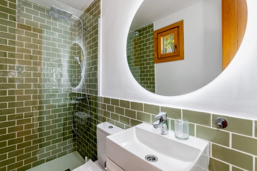 Bathroom with walk-in shower groundfloor