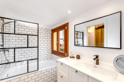 Lovely bathroom with bathtub