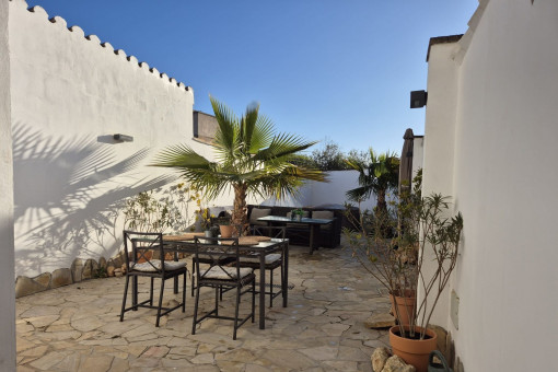 Tastefully renovated townhouse with cozy patio in Llucmajor