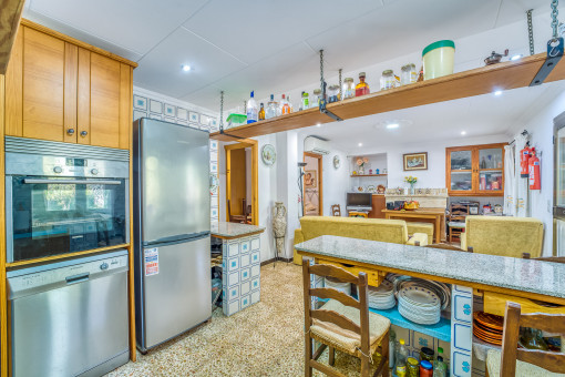  View from the kitchen into the living area