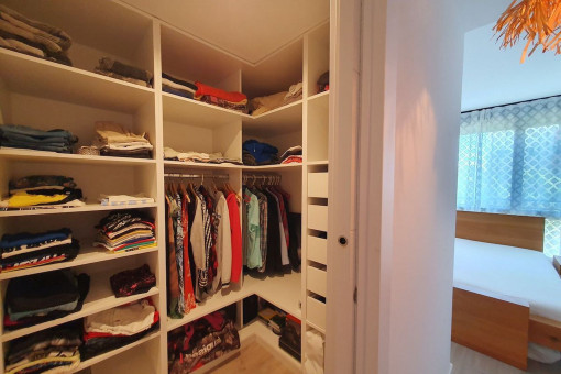 Walk-in wardrobe