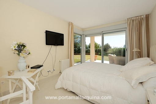 Bright bedroom with access to the terrace